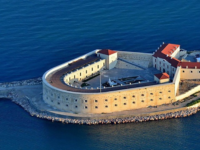 Что такое Константиновский равелин?